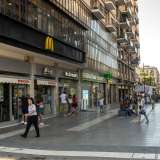 Ora a farla da padrone � invece il fast food  Mcdonald�s, diventato da tempo punto d�incontro dei giovanissimi